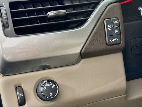 Used 2017 Chevrolet Suburban LT RWD image 10