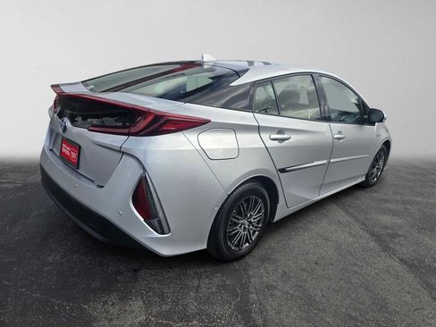 Used 2017 Toyota Prius Prime Advanced FWD image 3