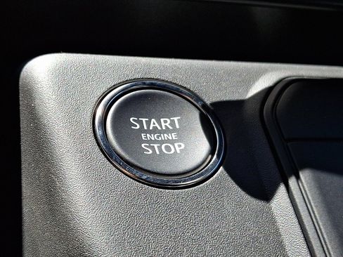 New 2026 Land Rover Defender 110 X-Dynamic SE AWD/4WD image 18