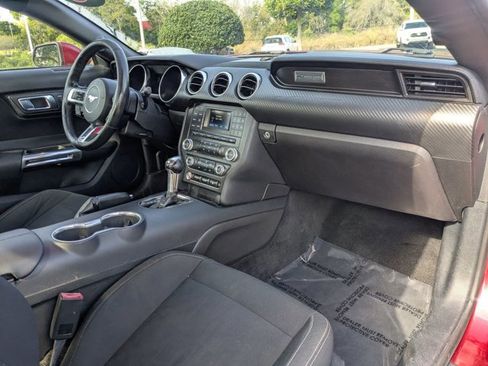Used 2018 Ford Mustang Coupe image 19