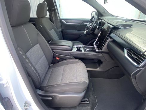 Used 2025 GMC Acadia Elevation AWD/4WD image 19