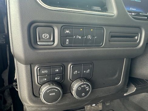 Certified 2024 Chevrolet Suburban LT image 29