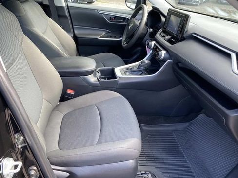 Used 2022 Toyota RAV4 LE AWD/4WD image 19