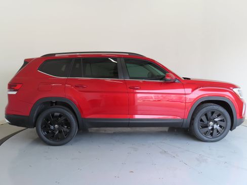 New 2025 Volkswagen Atlas SE image 2