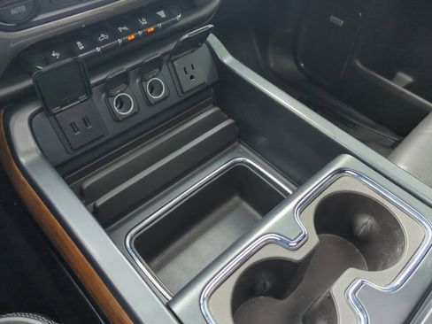 Used 2018 Chevrolet Silverado 2500 High Country w/ Duramax Plus Package image 28