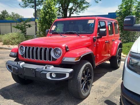 Certified 2025 Jeep Wrangler Unlimited Sahara w/ Safety Group AWD/4WD image 3