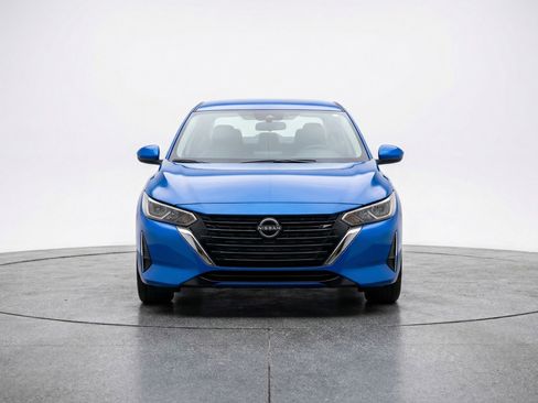 Used 2025 Nissan Sentra SV FWD image 2