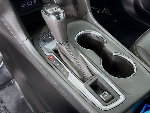 Used 2020 Chevrolet Equinox LT w/ Sport Edition FWD image 17