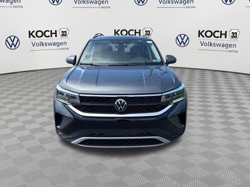 Used 2023 Volkswagen Taos SE w/ Black Wheel Package FWD image 2