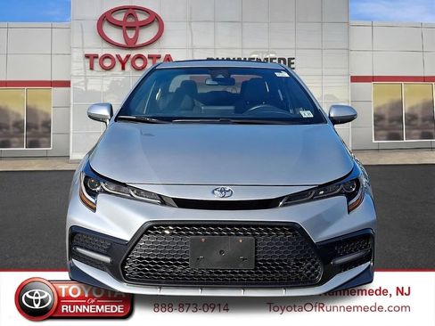 Certified 2022 Toyota Corolla SE w/ SE Premium Package FWD image 2