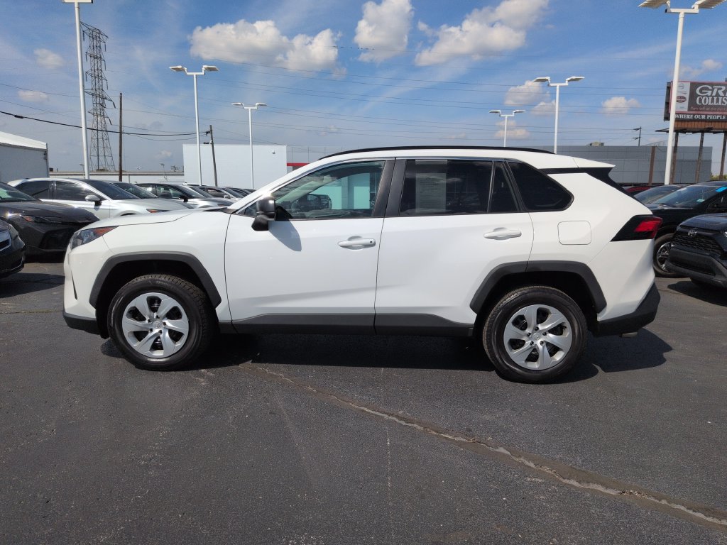 Used 2021 Toyota RAV4 LE AWD/4WD image 2