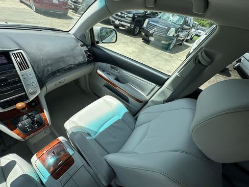 Used 2005 Lexus RX 330 w/ Premium Pkg FWD image 38