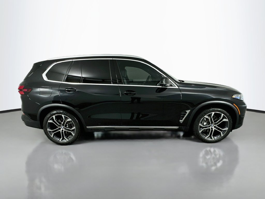 Certified 2024 BMW X5 xDrive40i w/ Premium Package AWD/4WD image 4