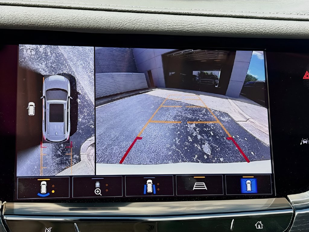 Used 2025 Cadillac XT6 Premium Luxury w/ Technology Package FWD image 14
