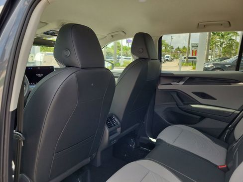 New 2026 Volkswagen Tiguan SE FWD image 5