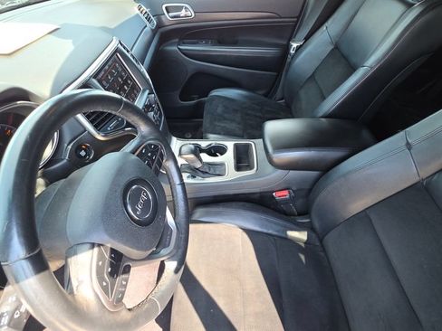 Used 2018 Jeep Grand Cherokee Altitude AWD/4WD image 12