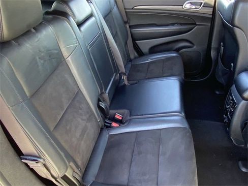 Used 2019 Jeep Grand Cherokee Altitude image 14