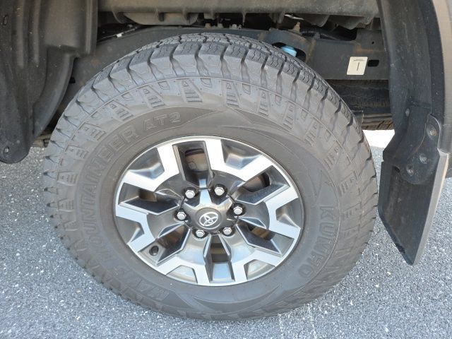 Used 2016 Toyota Tacoma TRD Off-Road AWD/4WD image 29