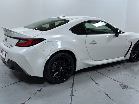 Used 2024 Toyota GR86 Premium image 5