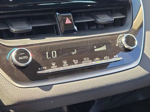 Used 2022 Toyota Corolla LE w/ Carpet Mat Package (TMS) FWD image 30