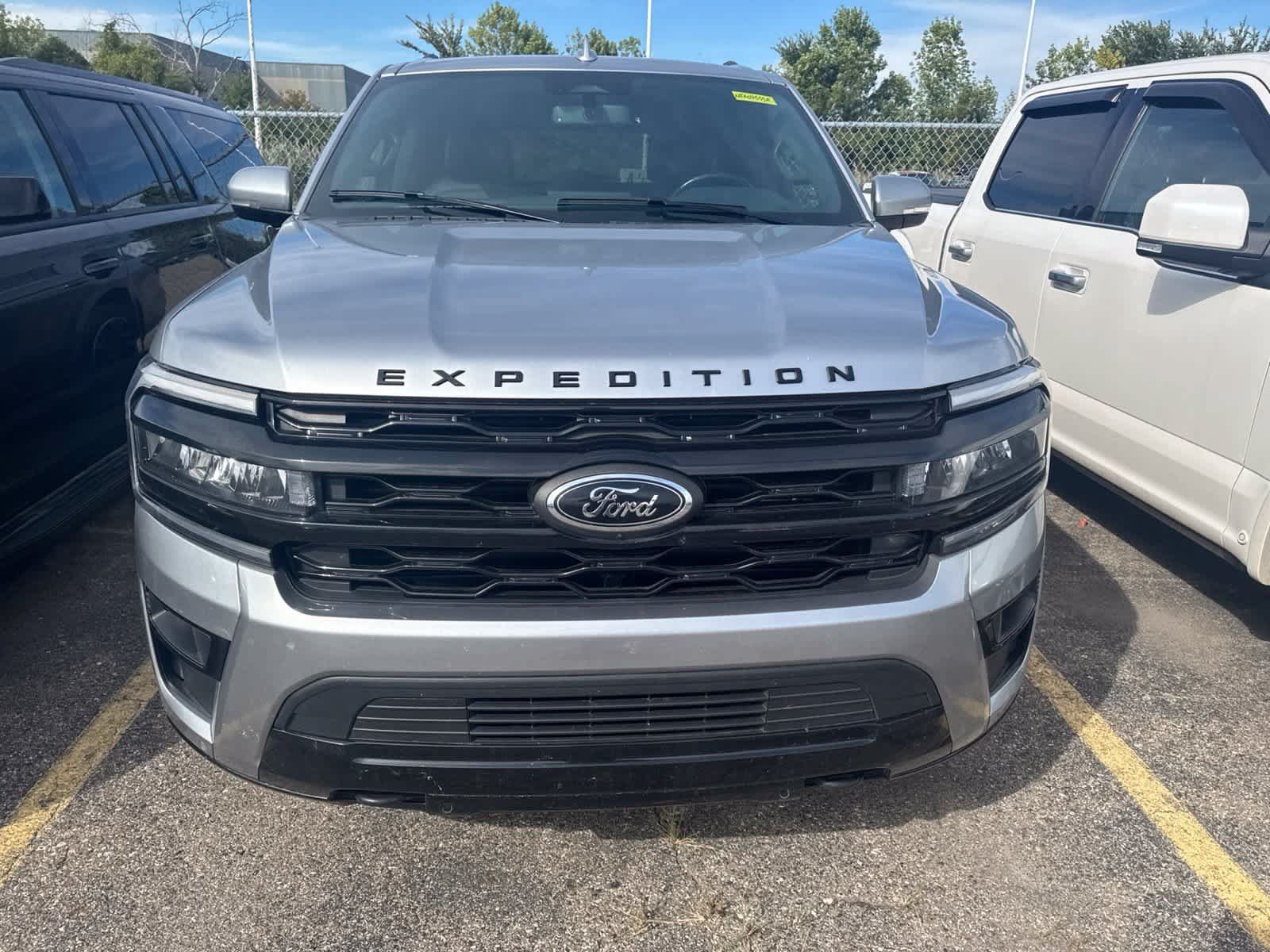 Used 2022 Ford Expedition Limited AWD/4WD image 4