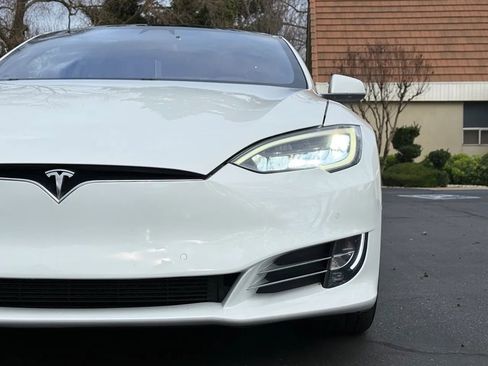 Used 2021 Tesla Model S Long Range Plus image 9