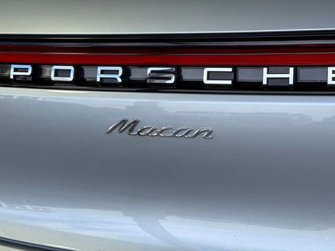 Certified 2026 Porsche Macan image 33