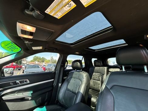Used 2017 Ford Explorer XLT w/ Equipment Group 202A AWD/4WD image 35