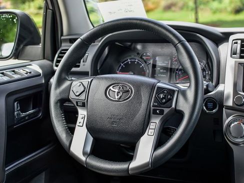 Used 2022 Toyota 4Runner SR5 Premium AWD/4WD image 8