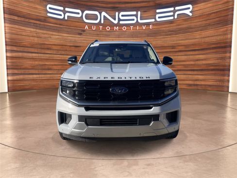 Used 2025 Ford Expedition Platinum image 7