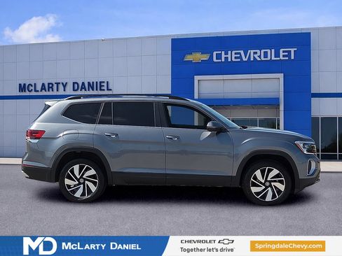 Used 2025 Volkswagen Atlas SE FWD image 6
