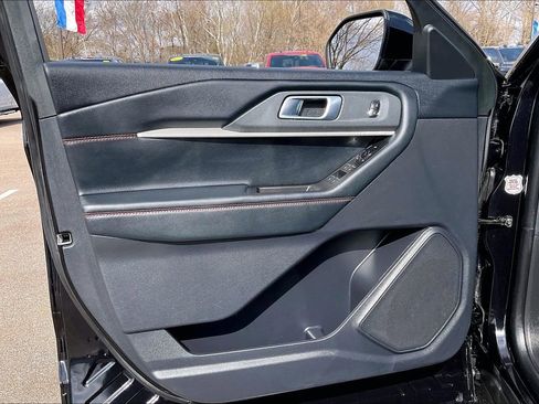 Used 2025 Ford Explorer ST-Line w/ ST-Line Street Pack image 22