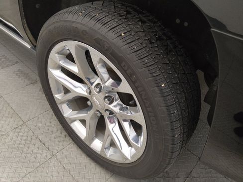 Used 2019 Chevrolet Tahoe Premier AWD/4WD image 31