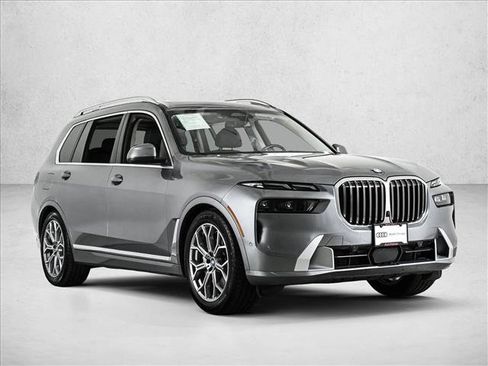 Used 2024 BMW X7 xDrive40i w/ Premium Package image 3