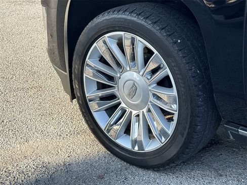 Used 2020 Cadillac Escalade Platinum image 7