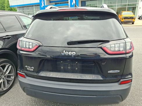 Used 2019 Jeep Cherokee Latitude Plus w/ Cold Weather Group AWD/4WD image 5