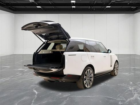 Used 2025 Land Rover Range Rover Autobiography image 11