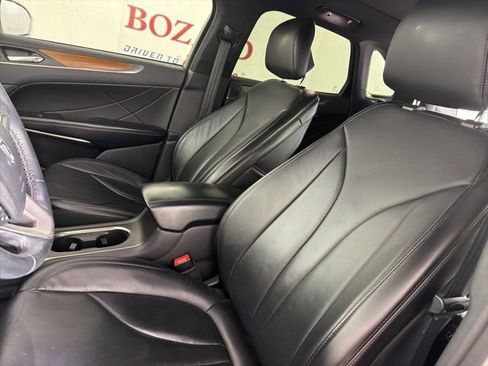Used 2017 Lincoln MKC Reserve image 11