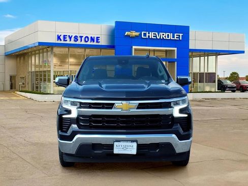 Used 2023 Chevrolet Silverado 1500 LT w/ Protection Package RWD image 2