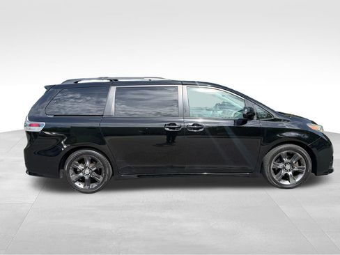 Used 2012 Toyota Sienna SE FWD image 8