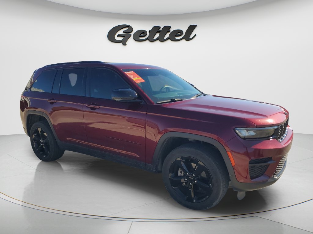 Used 2023 Jeep Grand Cherokee Altitude AWD/4WD image 2