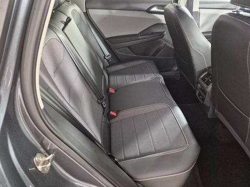 Used 2023 Volkswagen Taos SE w/ Panoramic Sunroof Package FWD image 27