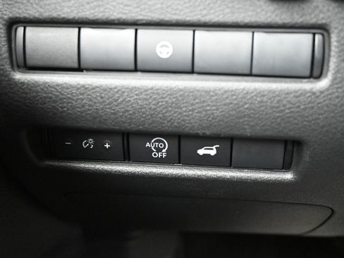 Used 2025 Nissan Rogue SV FWD image 21