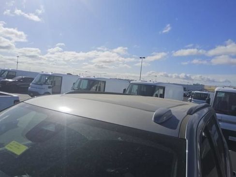 Used 2025 GMC Yukon AT4 AWD/4WD image 2