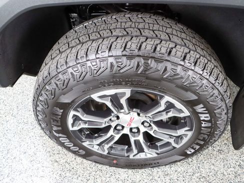 Used 2024 GMC Canyon AT4 w/ Canyon Safety Plus Package AWD/4WD image 11