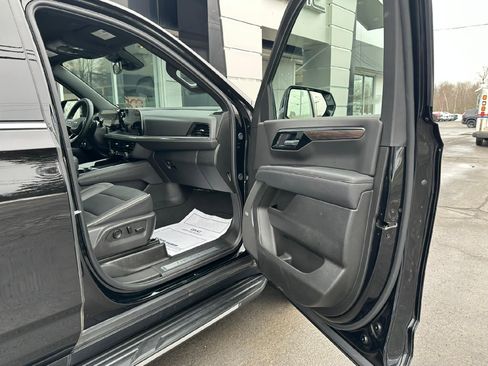 Certified 2025 Chevrolet Suburban Premier image 29