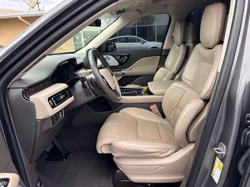 Used 2023 Lincoln Aviator Reserve w/ Equipment Group 201A image 12