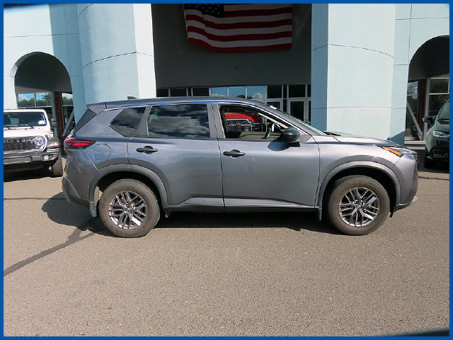 Used 2023 Nissan Rogue S AWD/4WD image 2