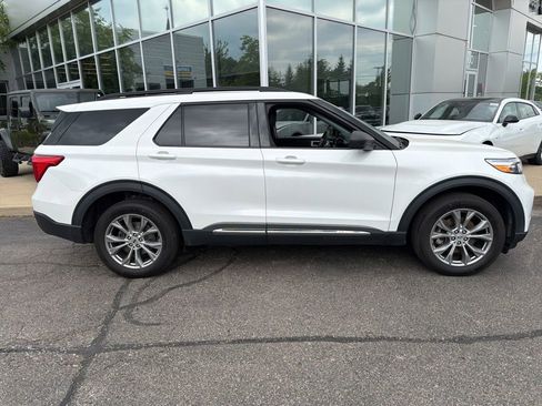 Used 2022 Ford Explorer XLT w/ Equipment Group 202A AWD/4WD image 2
