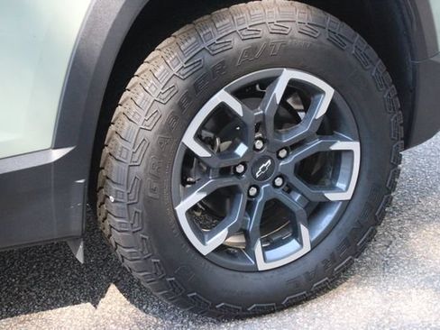 Used 2026 Chevrolet Equinox ACTIV w/ Safety and Technology Package FWD image 37